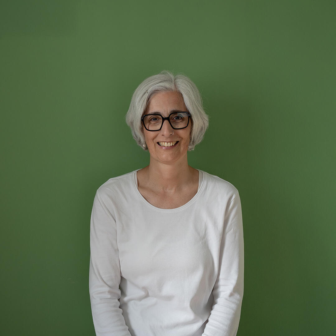 Foto von Sabine Negele mit Logo von Physiotherapie Bartoschek